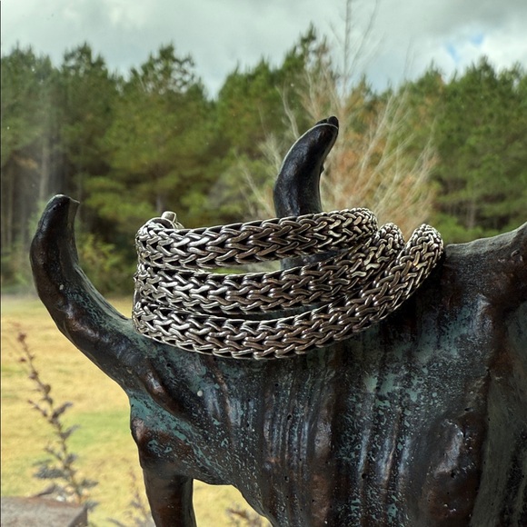 John Hardy bracelet Kali three strand. Authentic perfect condition.
Rare Stunner - Picture 3 of 9